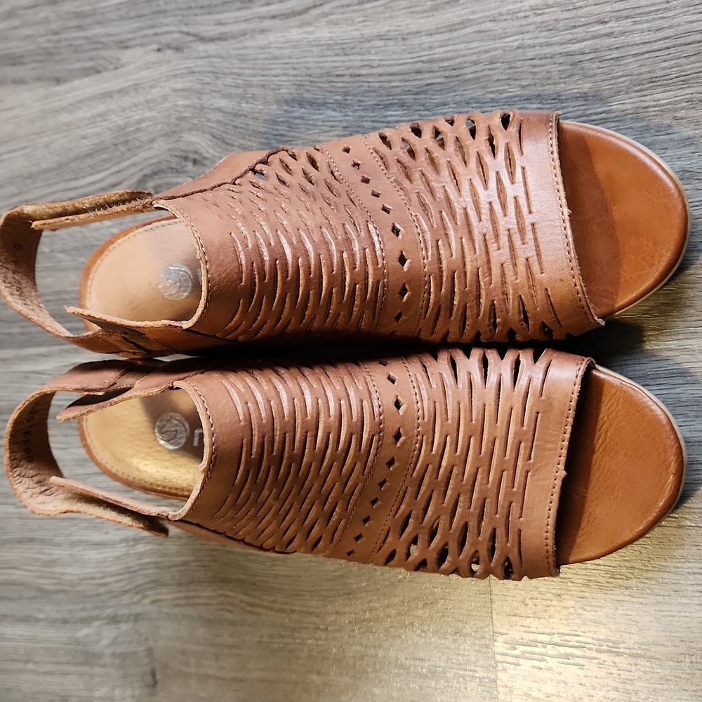 Remonte light brown perforated block heeled sandals, size 38 - Picture 3 of 12